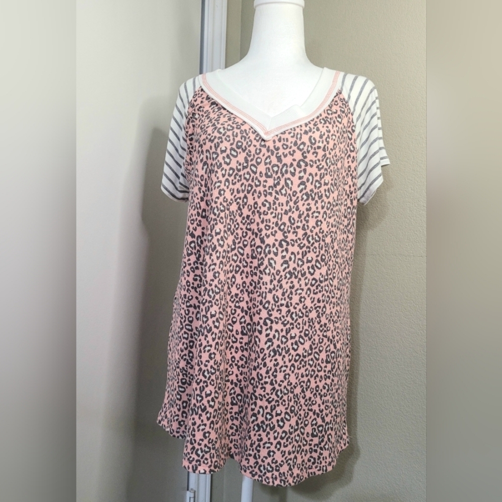Honey Me Top, Size Medium, Short Raglan sleeves, light weight
